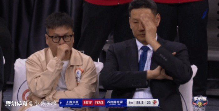 其中上场比赛，阿森纳在主场2-1力克狼队，球队目前依然保持在英超榜首的位置。